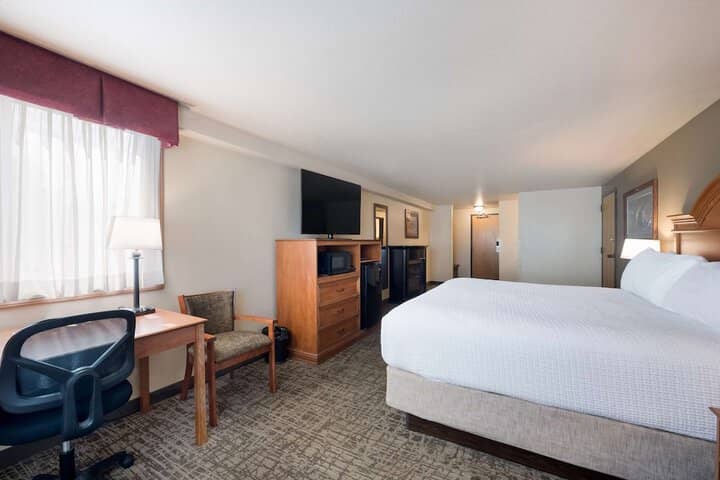 Room 12 of 25