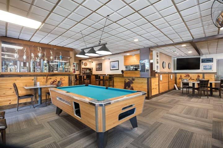 Lounge 19 of 25